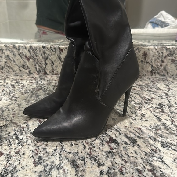 Black thought high boots not in their best condition - Picture 5 of 6
